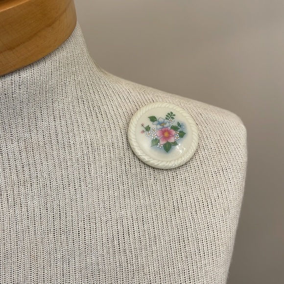 Vintage Avon 1984 Spring Bouquet Flower Pin Brooch - Picture 9 of 14